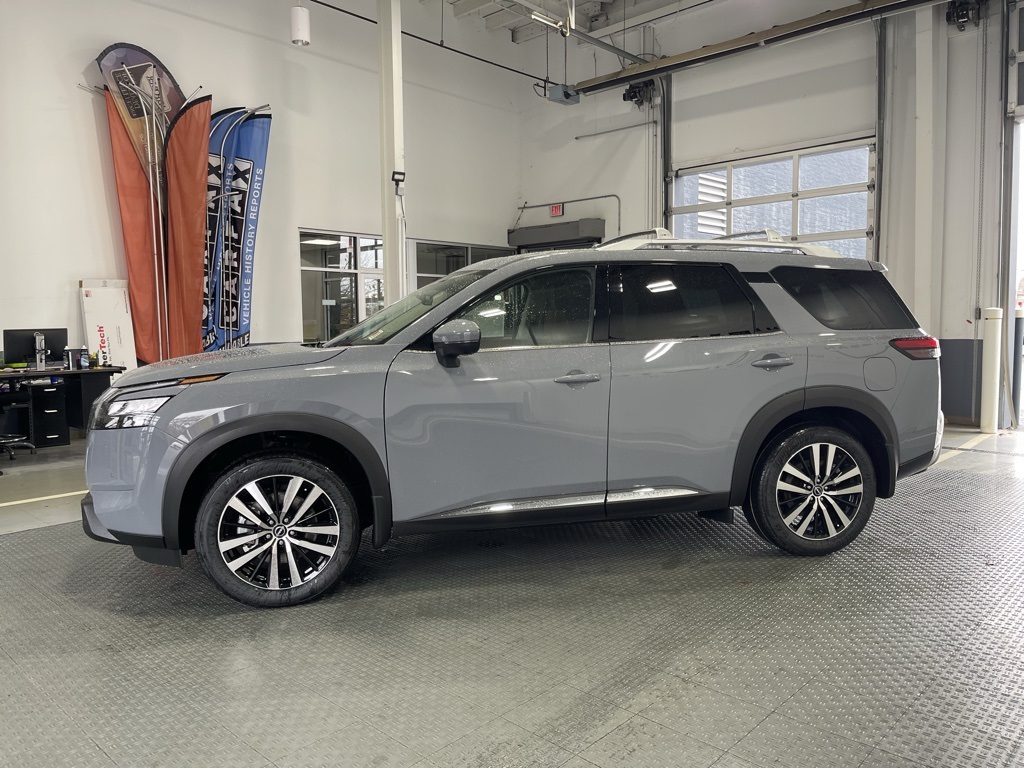 2025 Nissan Pathfinder Platinum photo 4