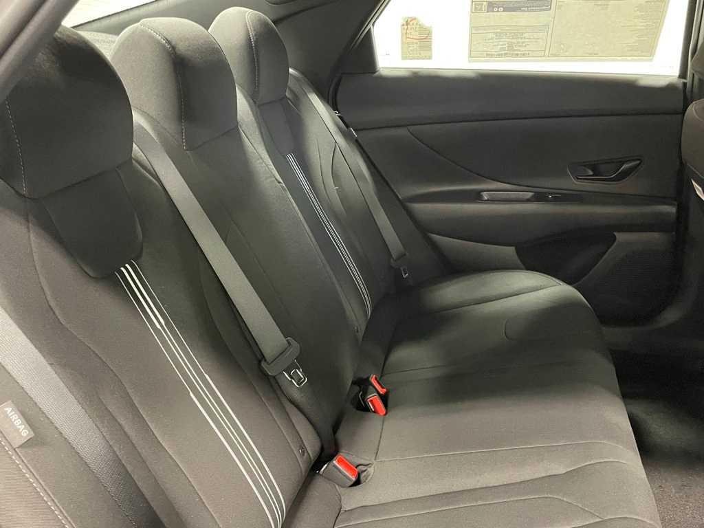 2025 Hyundai Elantra SEL Sport photo 37