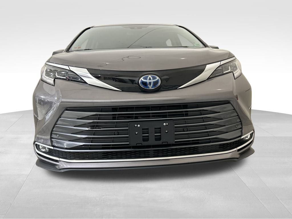 2022 Toyota Sienna Limited photo 14