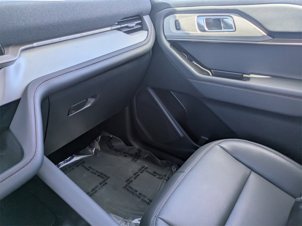 2025 Ford Explorer photo 17