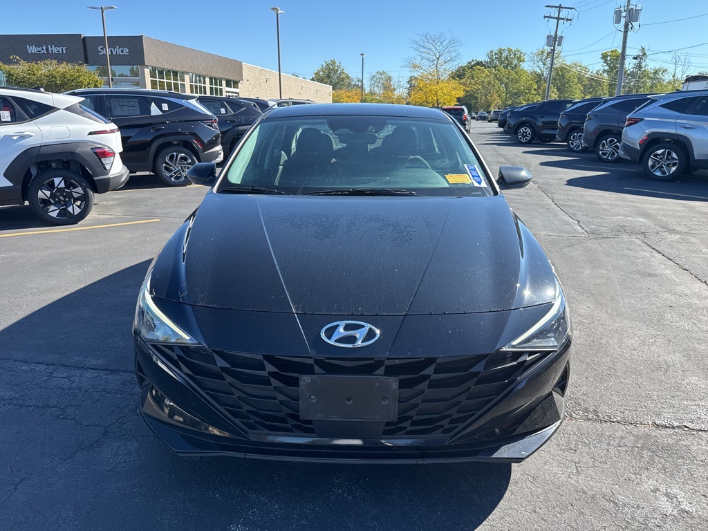 2023 Hyundai Elantra SEL photo 8