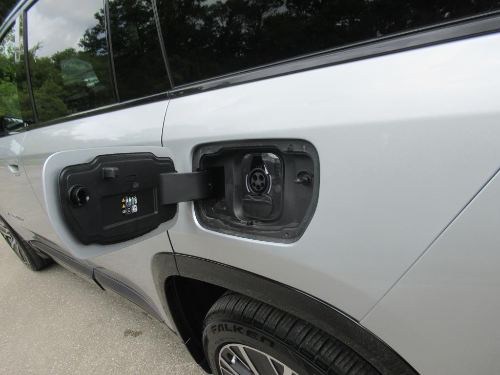 2025 Jeep Wagoneer S Limited photo 9