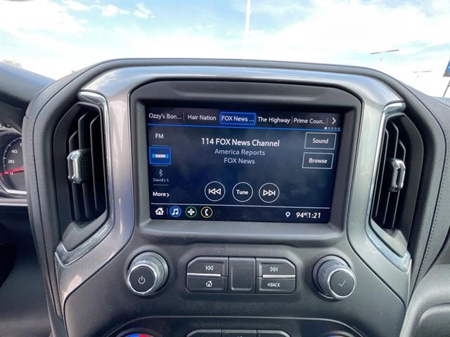 2022 Chevrolet Silverado RST photo 13