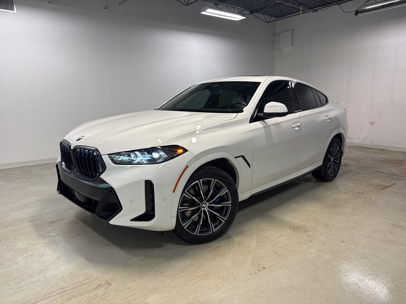 2024 BMW X6 40i's photo