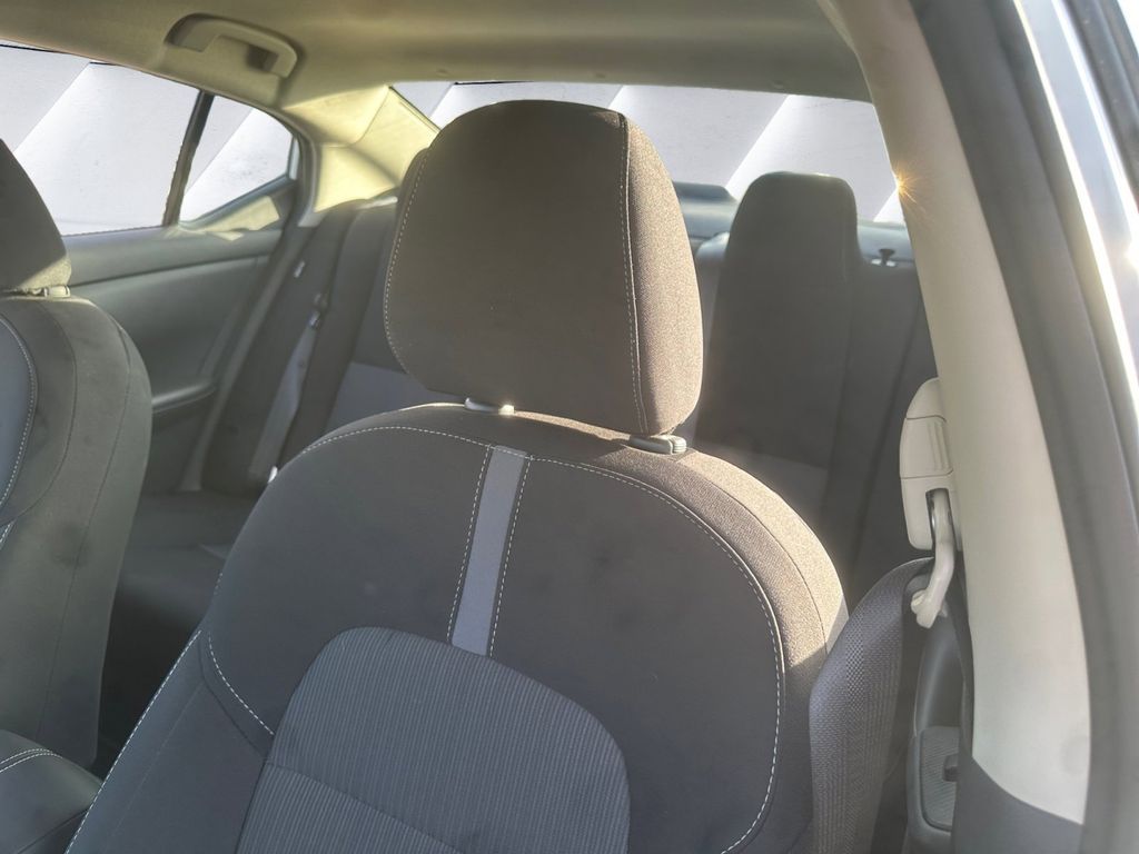 2025 Nissan Sentra SV photo 7