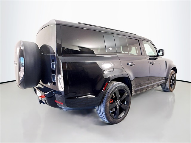 2023 Land Rover Defender 130 X photo 3