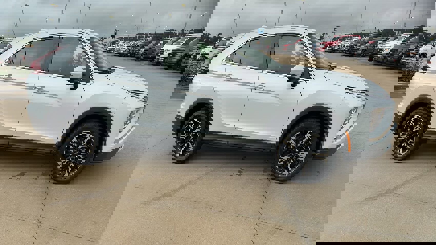 2024 Mitsubishi Eclipse Cross SE photo 2