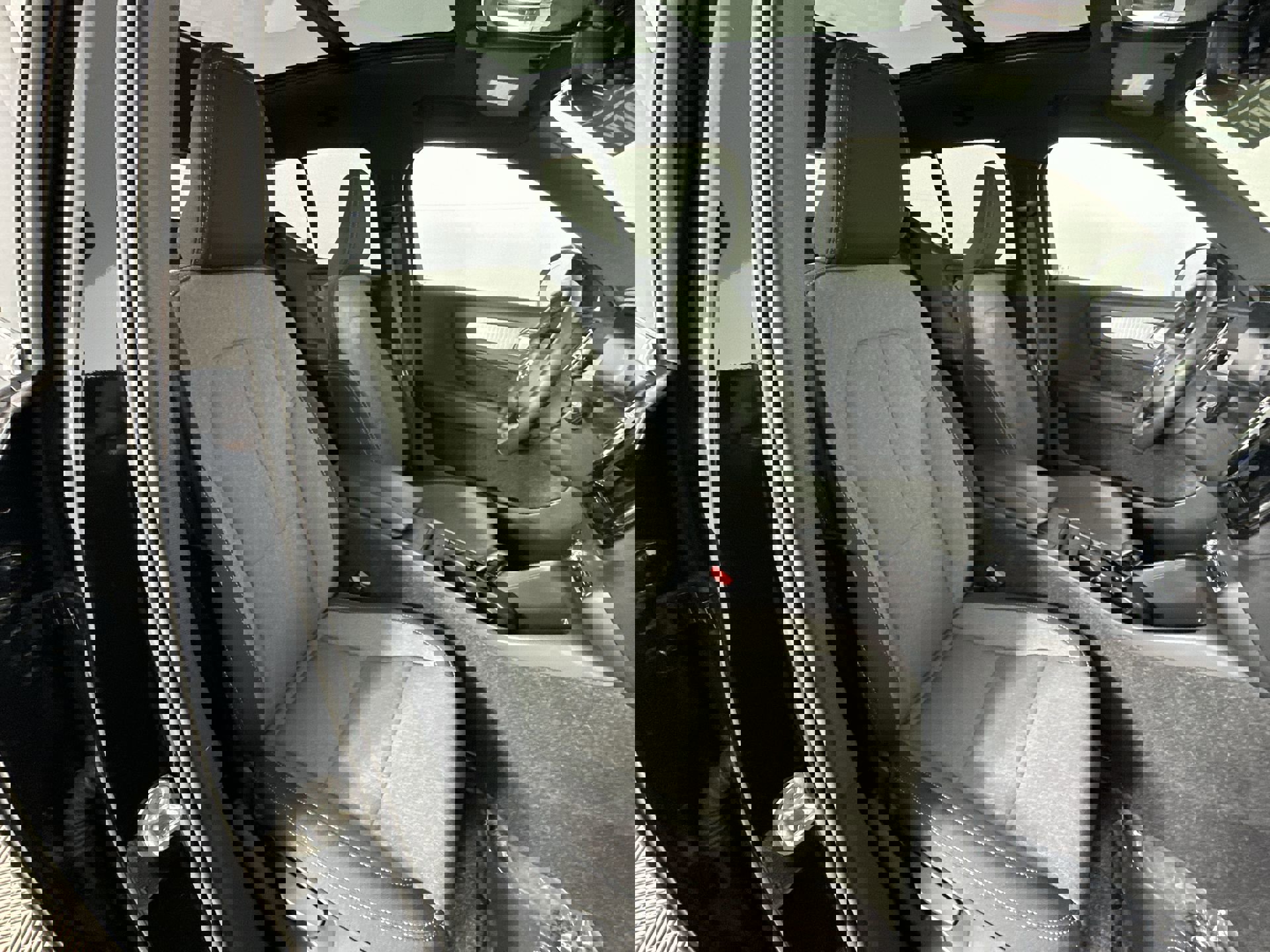 2025 Volvo XC40 Core photo 22