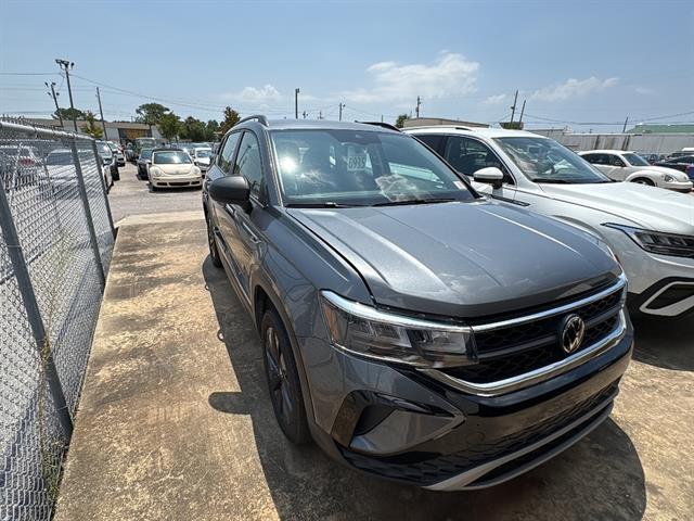 2024 Volkswagen Taos S photo 2