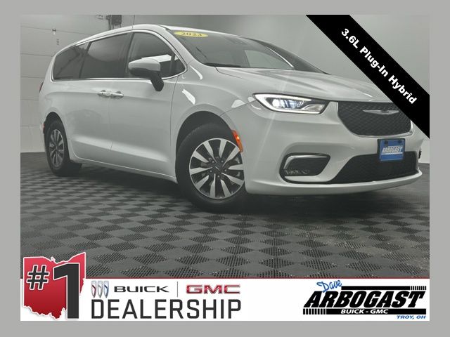 2023 Chrysler Pacifica Hybrid Touring L's photo