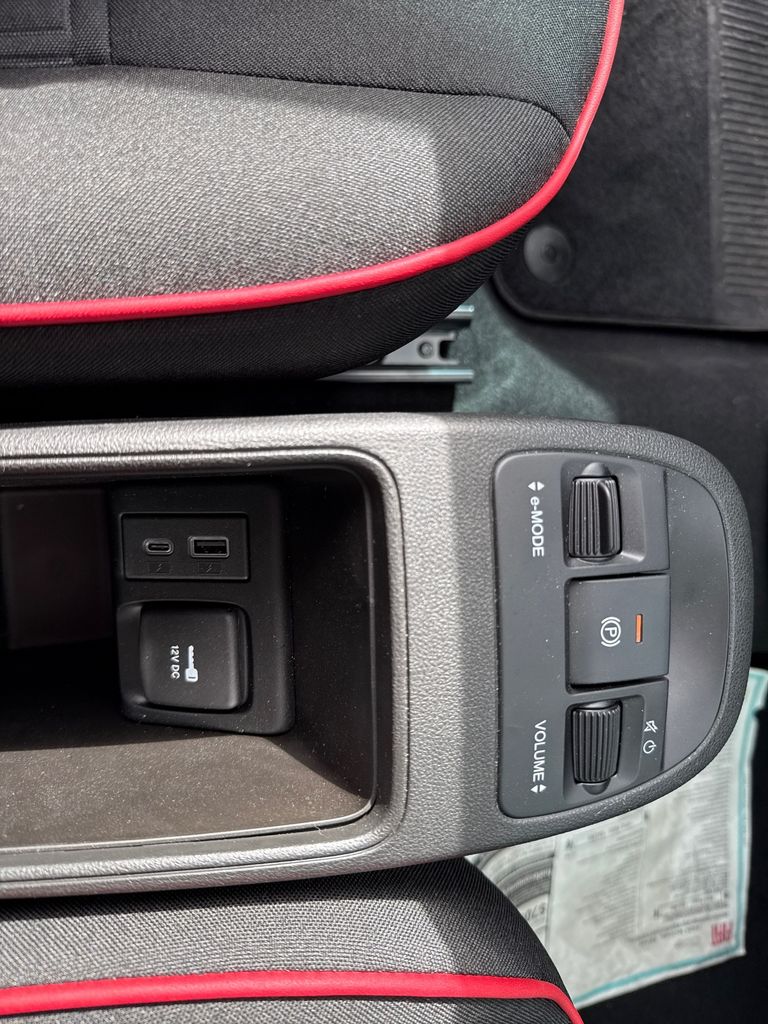 2024 Fiat 500e Red photo 15