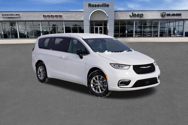 2026 Chrysler Pacifica Limited's photo