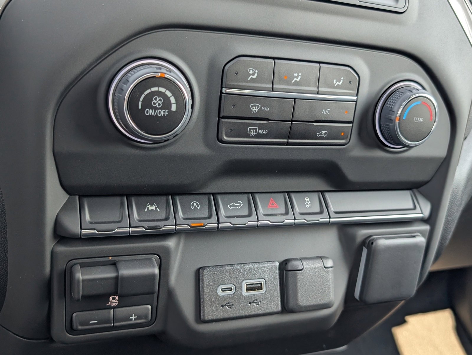2025 Chevrolet Silverado 1500 Custom photo 11