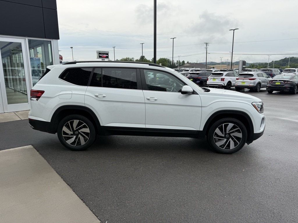 2024 Volkswagen Atlas SE Technology photo 8