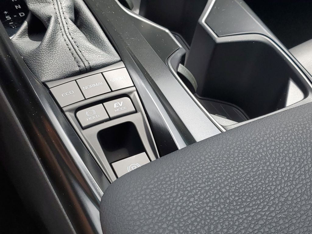 2025 Toyota Camry SE photo 24