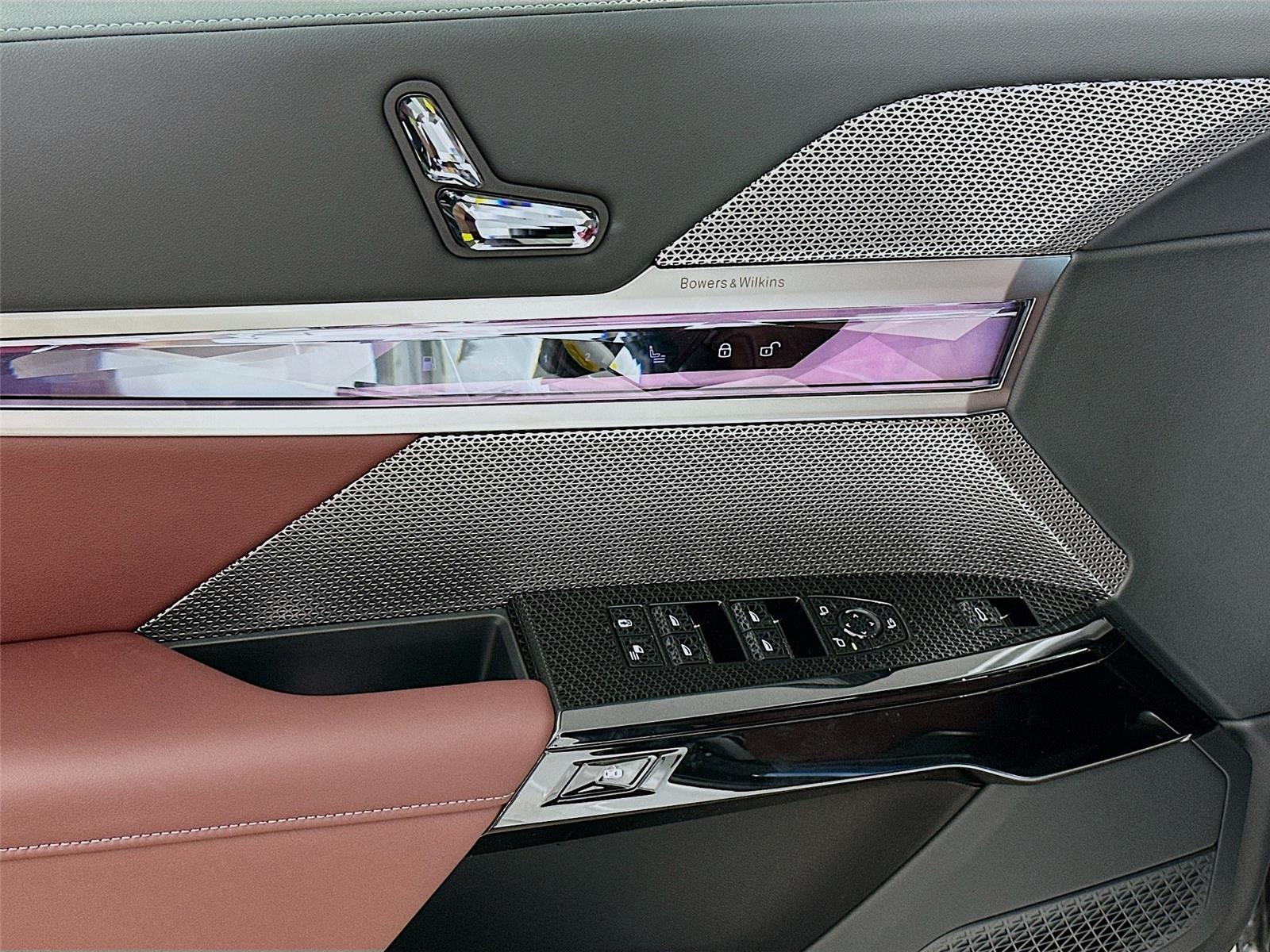 2026 Bmw 750e photo 17