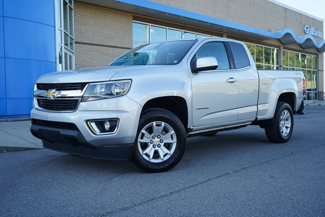 2018 Chevrolet Colorado LT photo 2