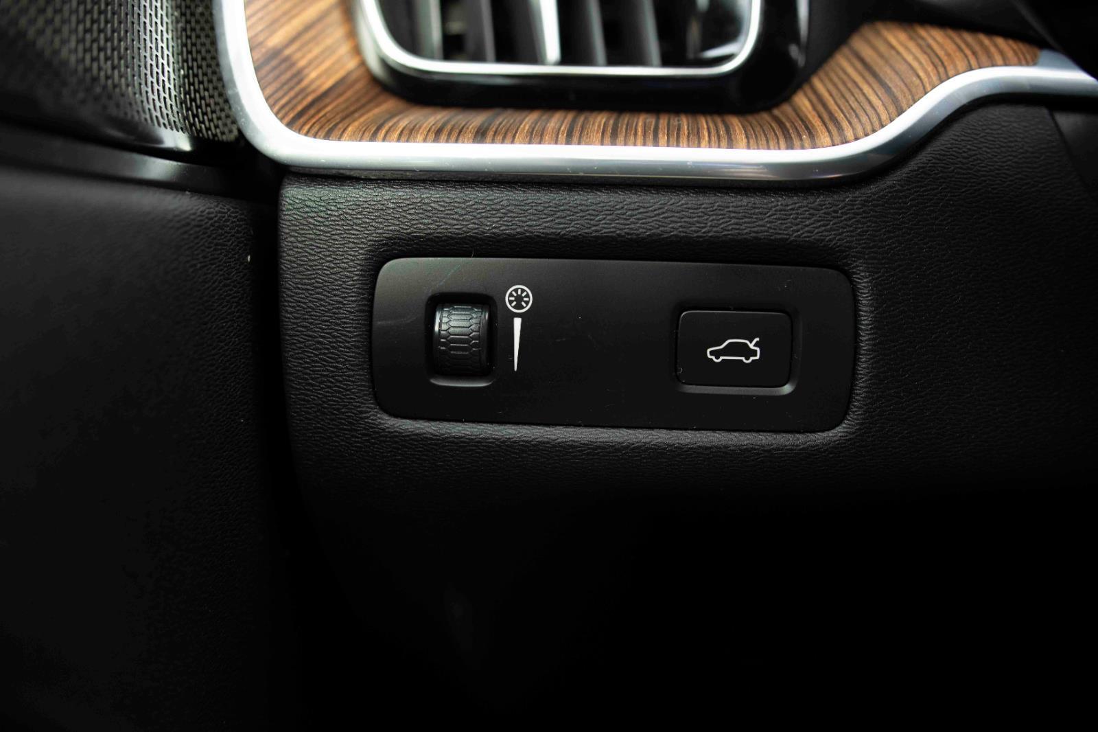 2021 Volvo XC60 Momentum photo 11
