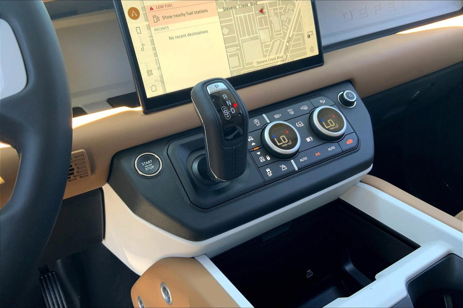 2025 Land Rover Defender 110 S photo 7