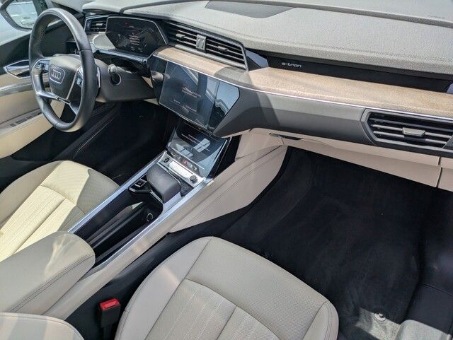 2022 Audi e-tron Premium Plus photo 30