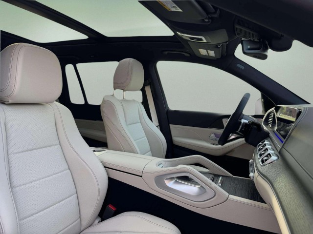 2025 Mercedes Benz GLS 450 4MATIC photo 12