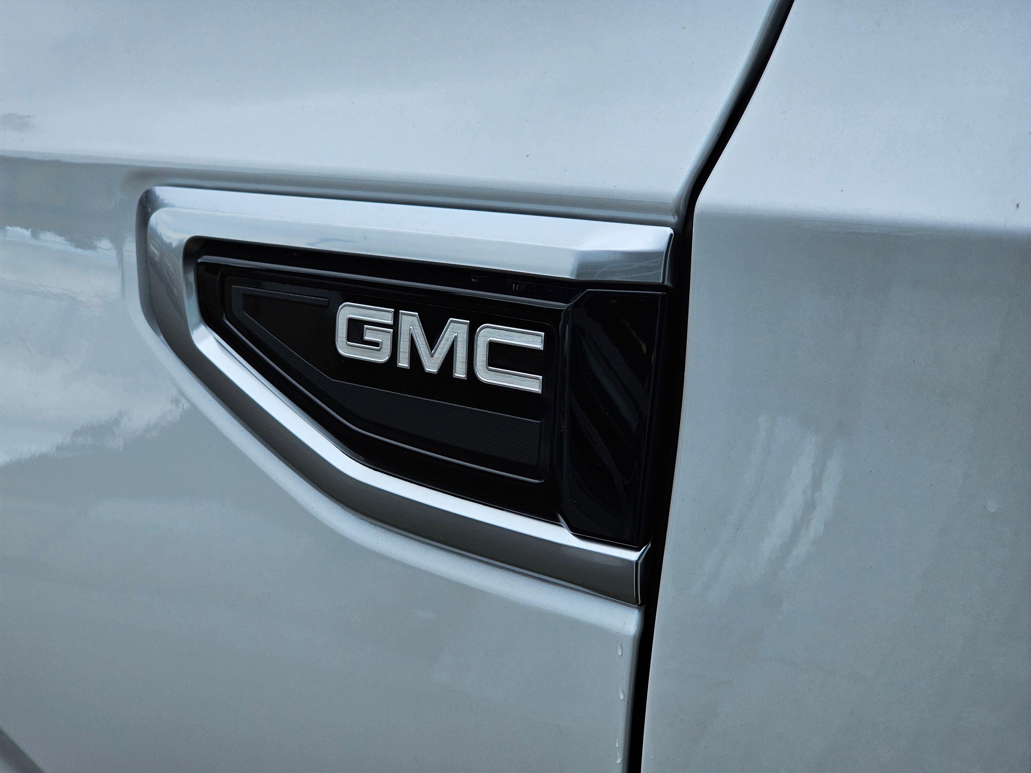 New 2024 GMC Yukon XL Denali SUV in Lynnwood 24G194 Seaview Buick GMC