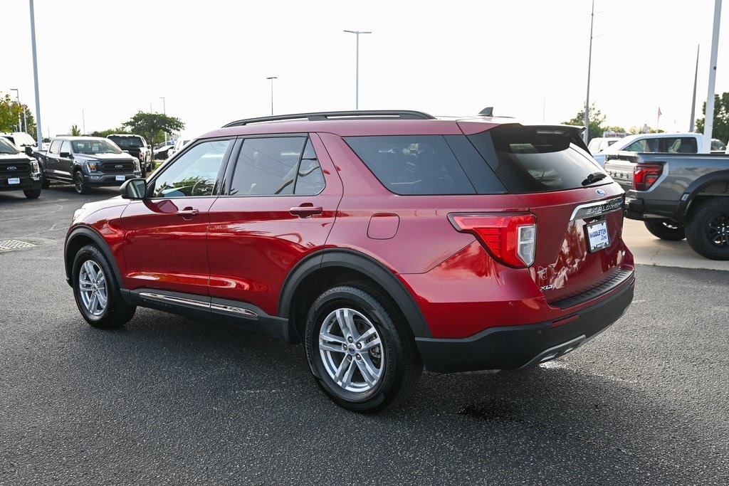 2023 Ford Explorer XLT photo 2