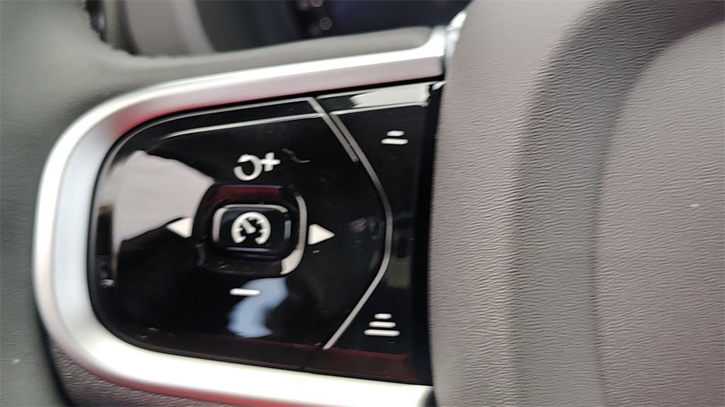 2026 Volvo XC60 B5 Plus photo 15