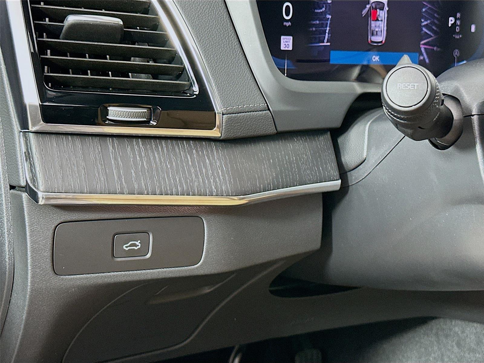 2025 Volvo XC90 photo 10