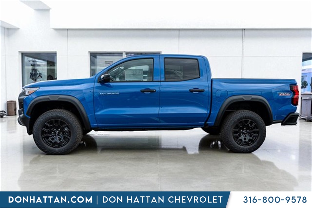 2026 Chevrolet Colorado Trail Boss photo 2