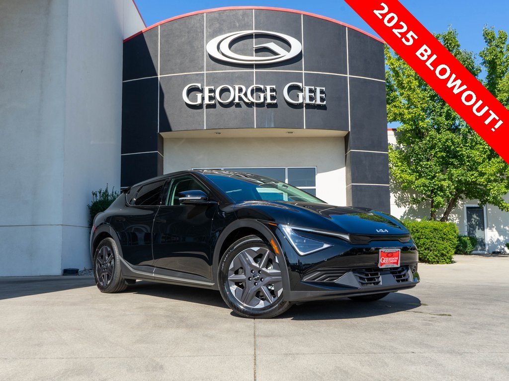 2025 Kia EV6 Light L/R's photo