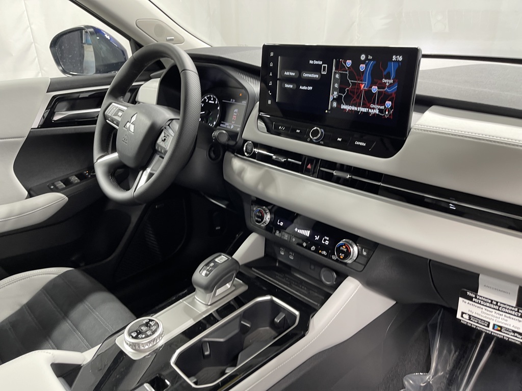 2025 Mitsubishi Outlander SE photo 25