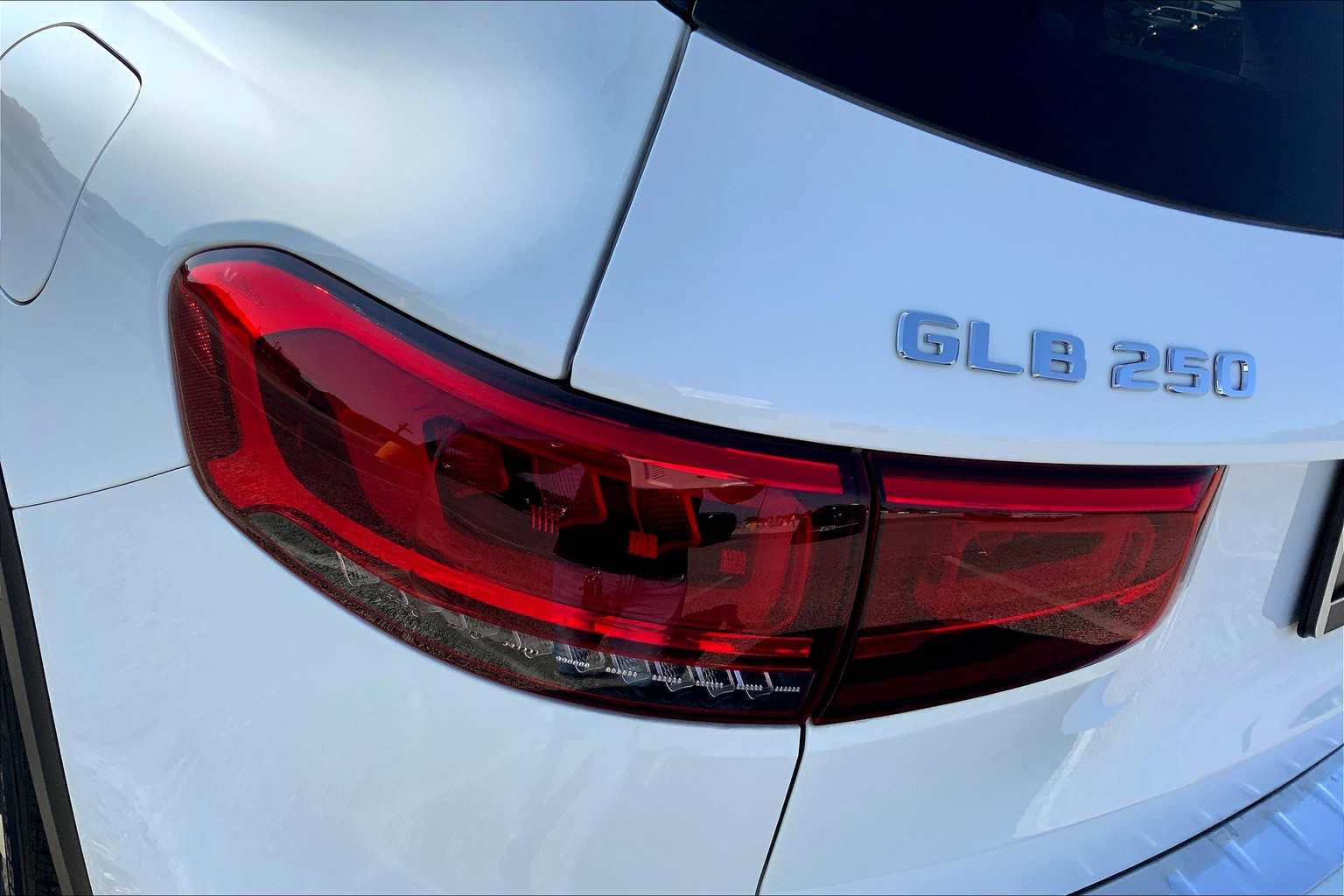 2021 Mercedes Benz GLB 250 photo 27