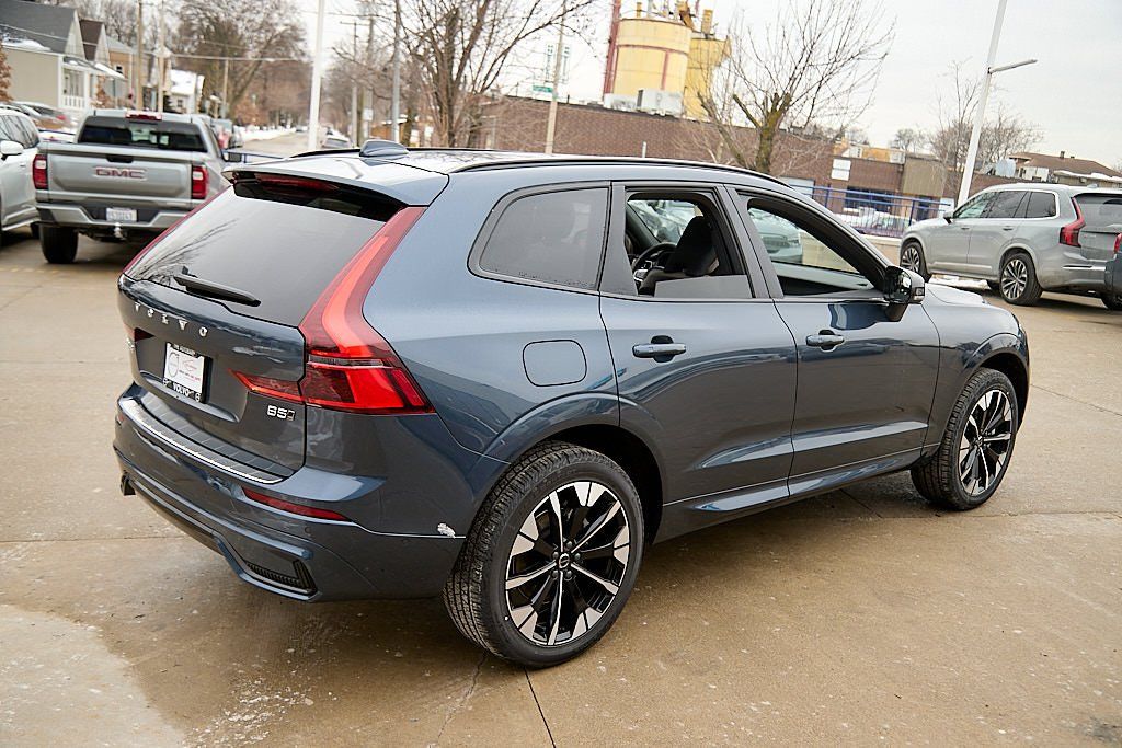 2026 VOLVO XC60 - Image 8