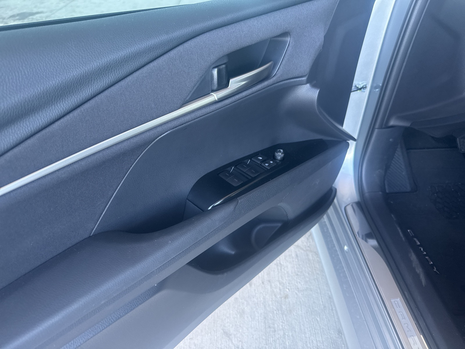 2025 Toyota Camry LE photo 4