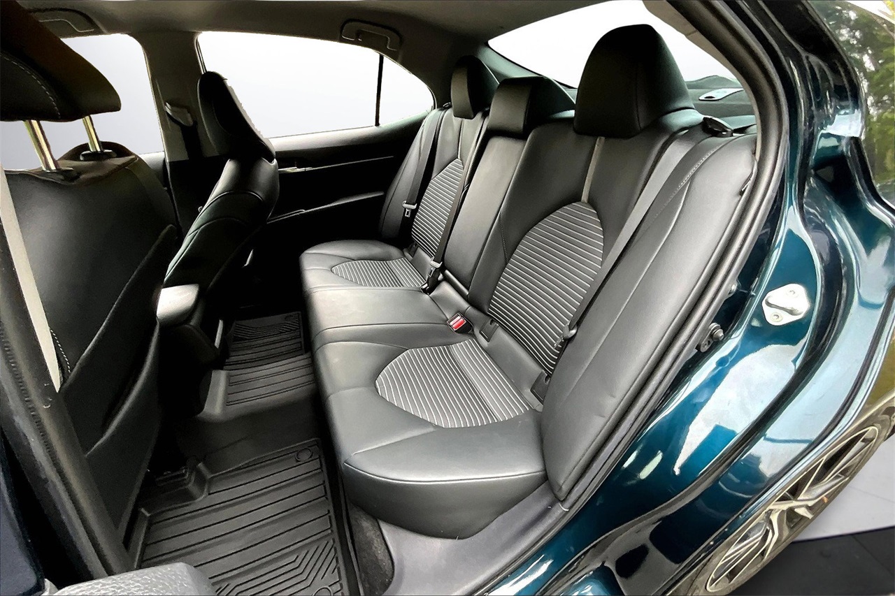 2021 Toyota Camry SE photo 15