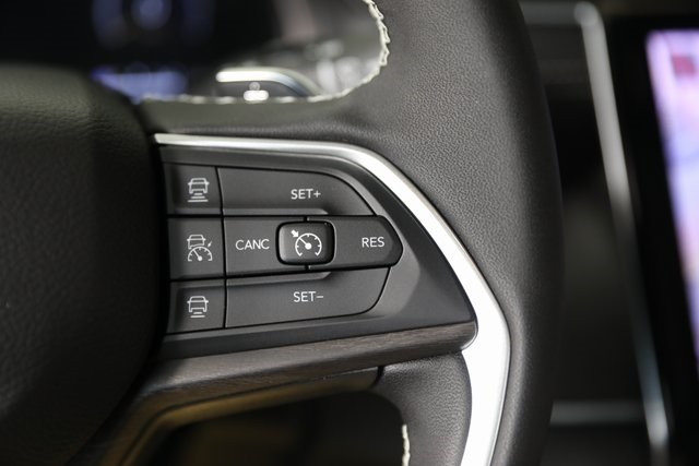 2025 Jeep Grand Cherokee Limited photo 4