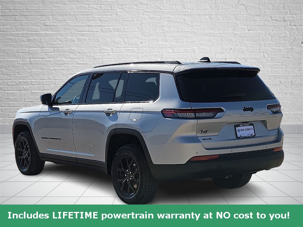 2025 Jeep Grand Cherokee Altitude photo 3