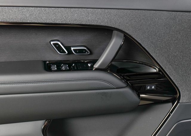 2025 Land Rover Range Rover Sport SE photo 21