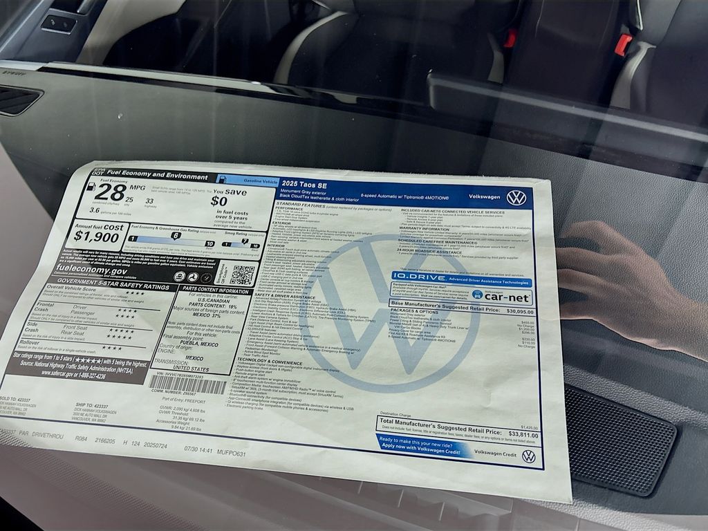 2025 Volkswagen Taos SE photo 17