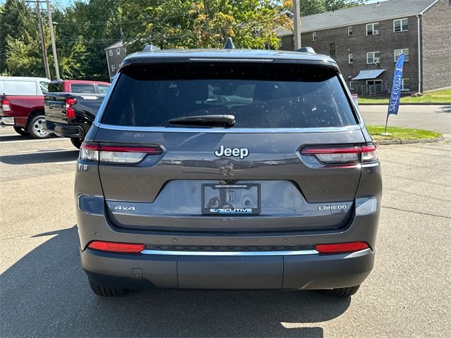 2025 Jeep Grand Cherokee Laredo photo 3
