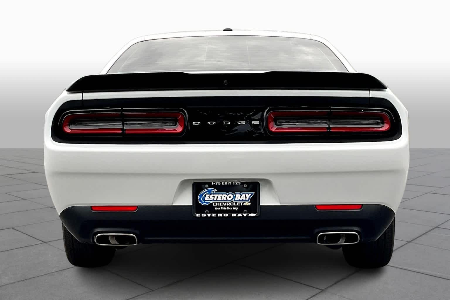 2022 Dodge Challenger SXT photo 4