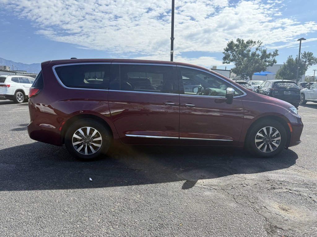 2023 Chrysler Pacifica Hybrid Limited photo 4