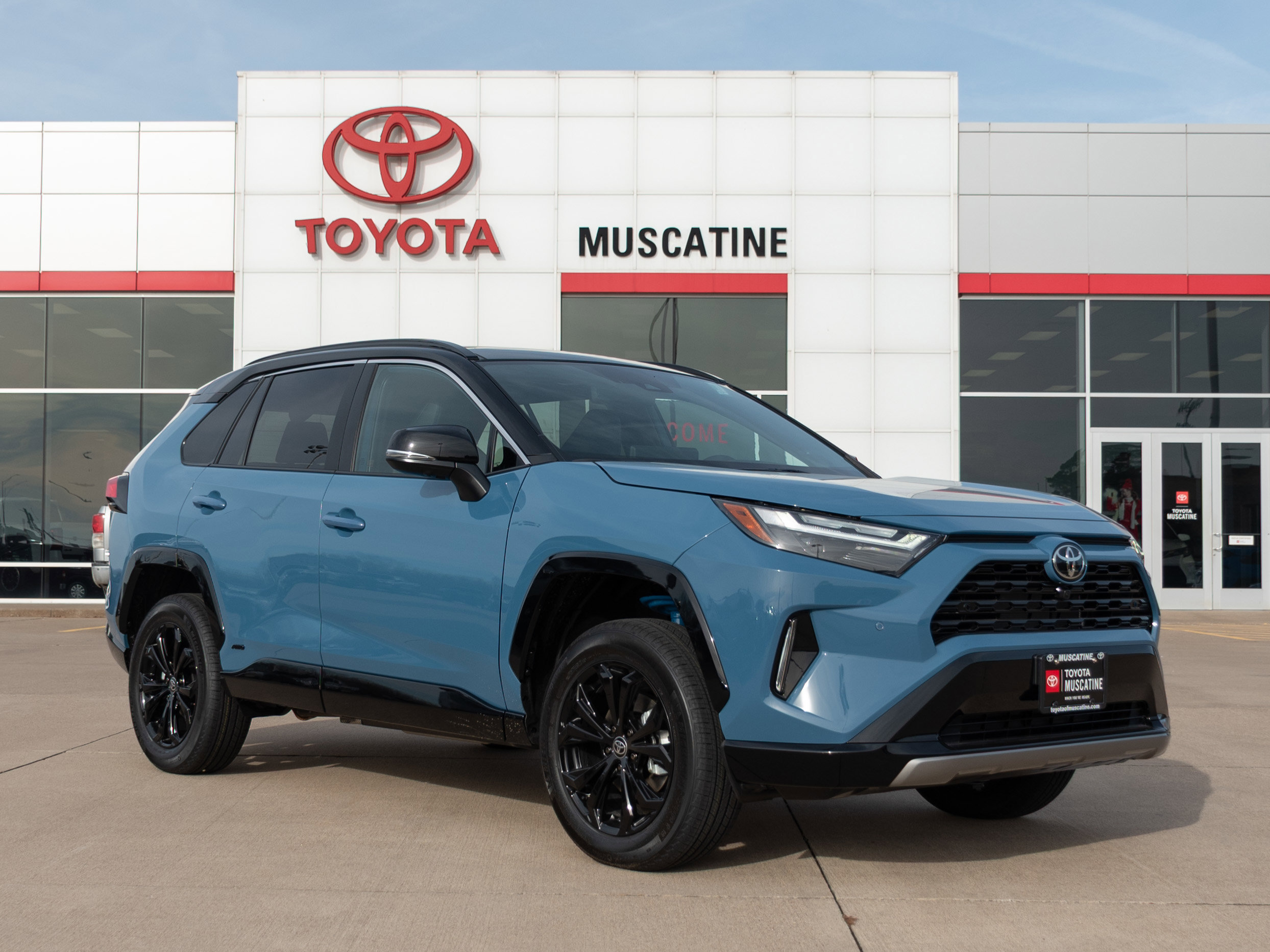 2025 Toyota RAV4 XSE's photo