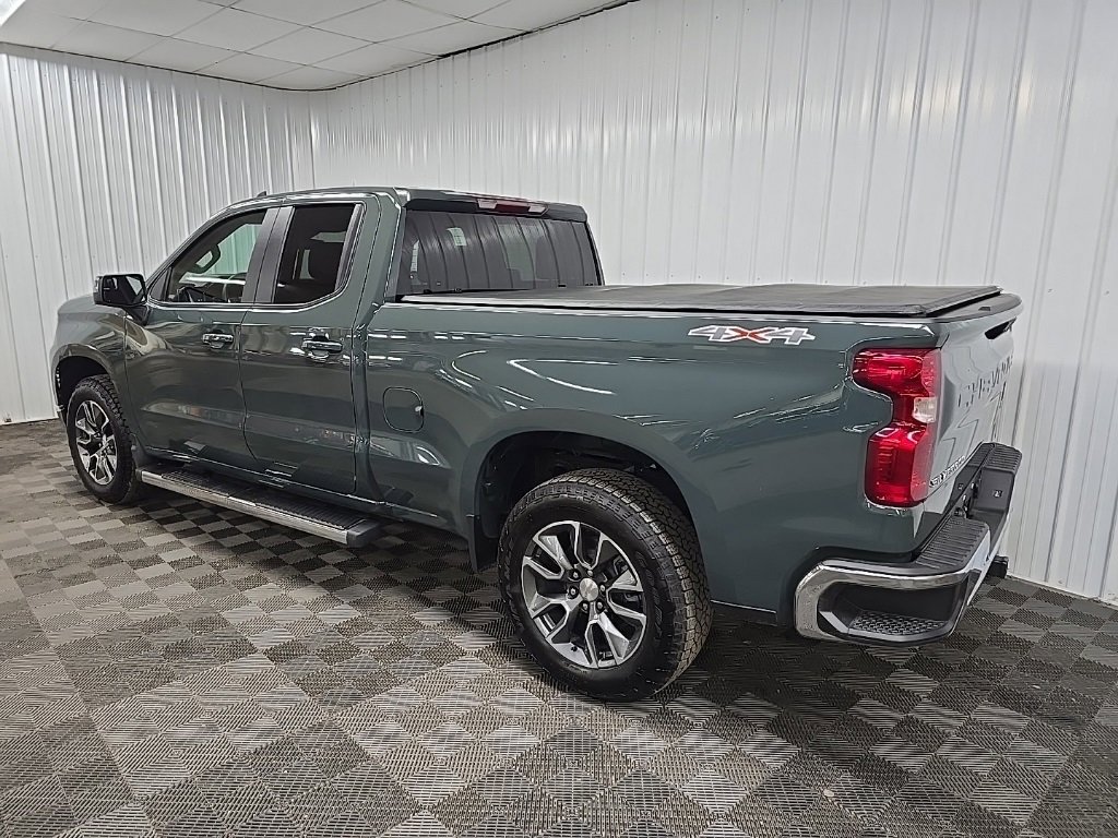 2025 Chevrolet Silverado 1500 LT photo 4