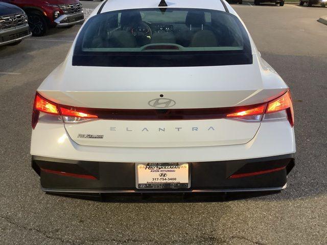 2026 Hyundai Elantra SE photo 4