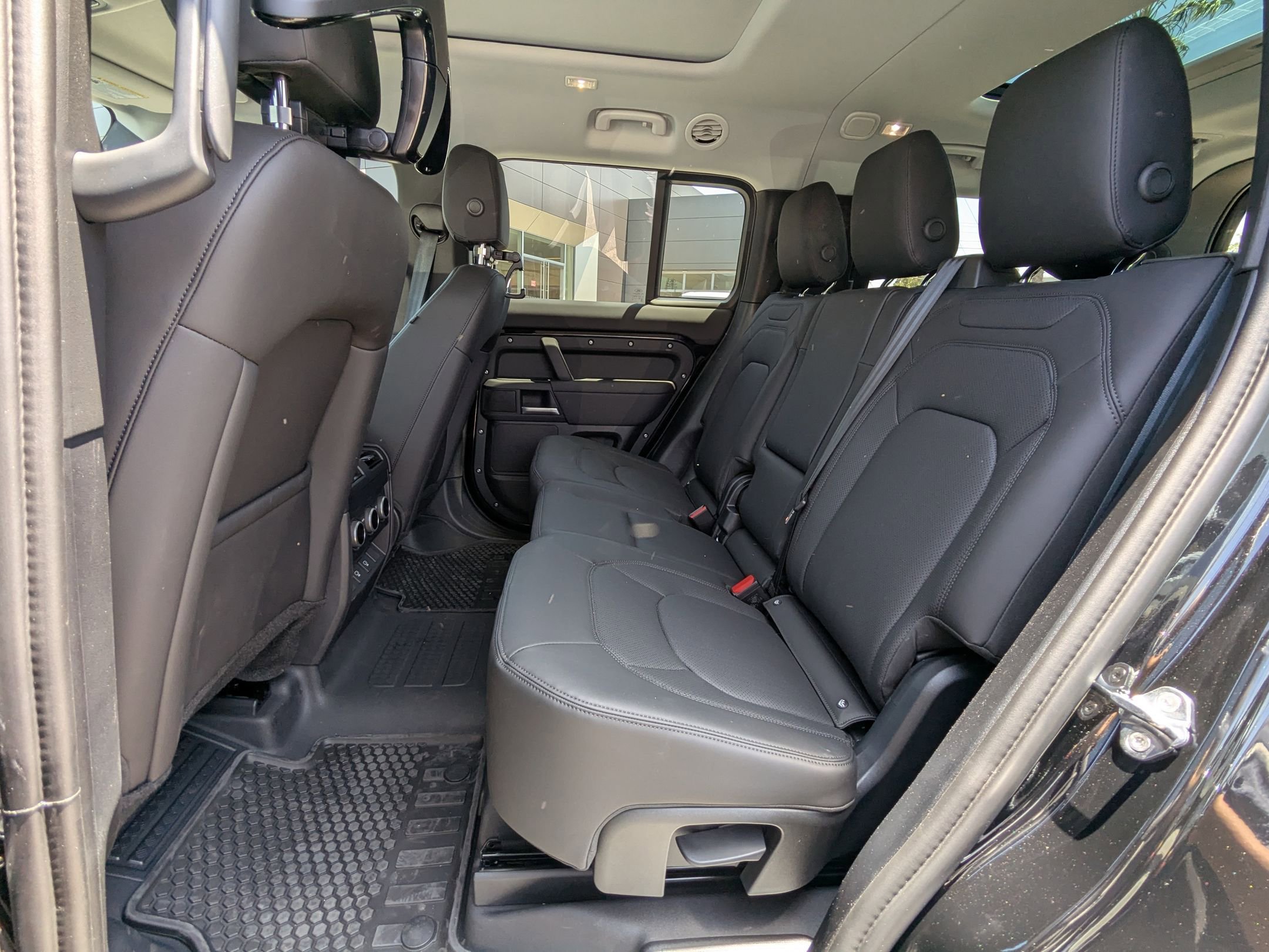 2025 Land Rover Defender 130 S photo 20