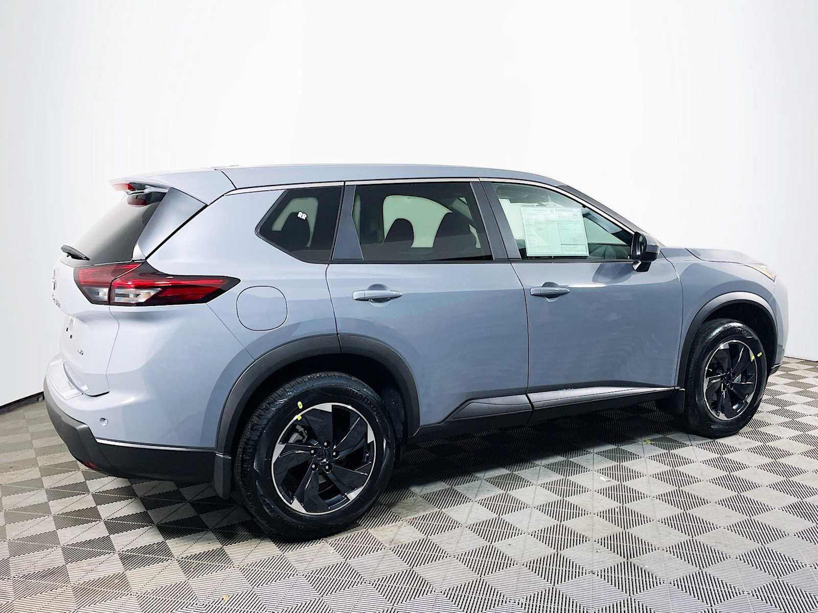 2026 Nissan Rogue SV photo 2