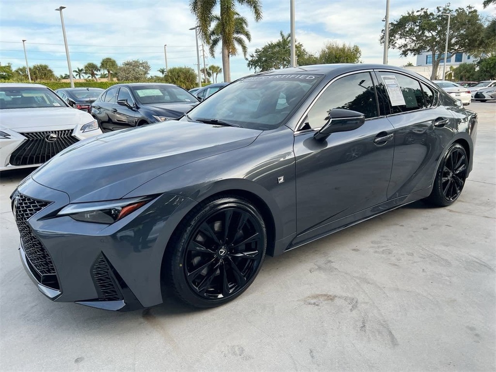 2023 Lexus IS 350 F SPORT photo 3