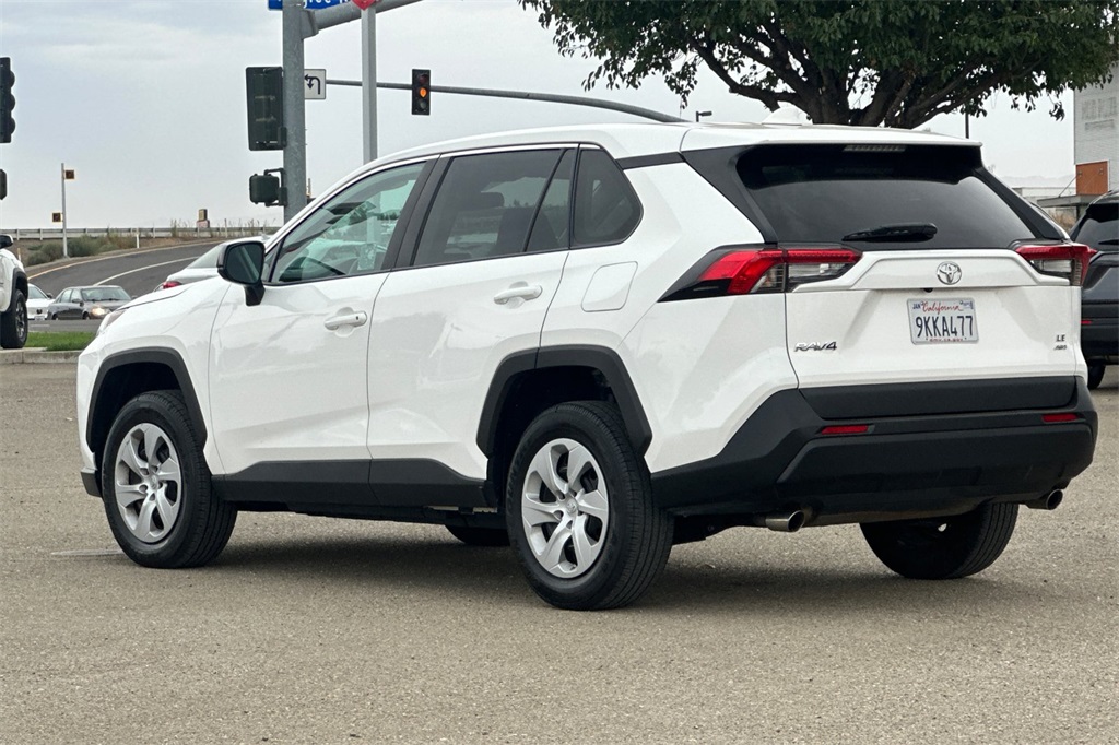 2024 Toyota RAV4 LE photo 4
